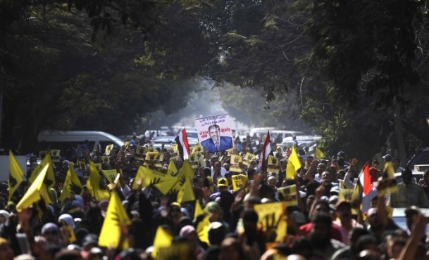 Mısır'da "Halkın iradesi yargılanıyor" gösterileri 8
