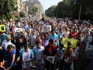 Mısır'da "Halkın iradesi yargılanıyor" gösterileri
