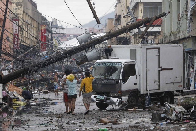 Haiyan tayfunu Filipinler'i vurdu 6