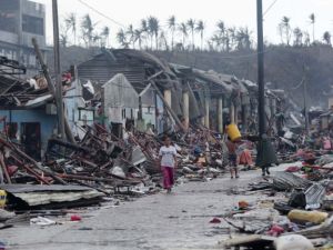 Haiyan tayfunu Filipinler'i vurdu