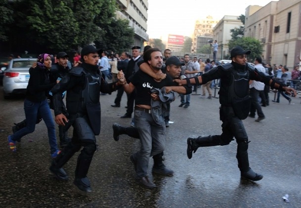 Mısır'da Yeni Gösteri Yasası Protesto Edildi 4