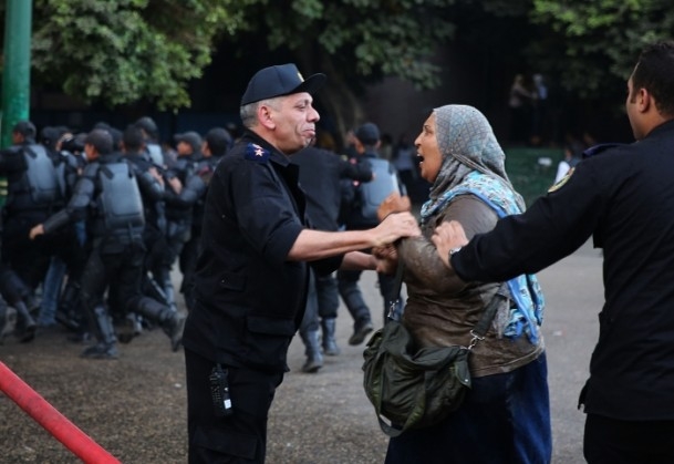 Mısır'da Yeni Gösteri Yasası Protesto Edildi 8