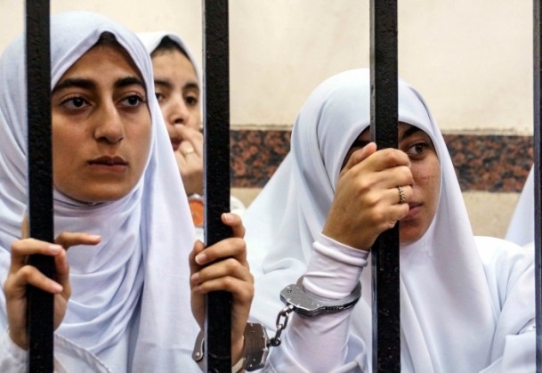 Onurlu Kızkardeşlerimiz Cunta Yargısı Önünde 5