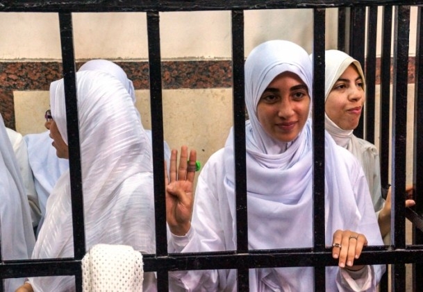 Onurlu Kızkardeşlerimiz Cunta Yargısı Önünde 9