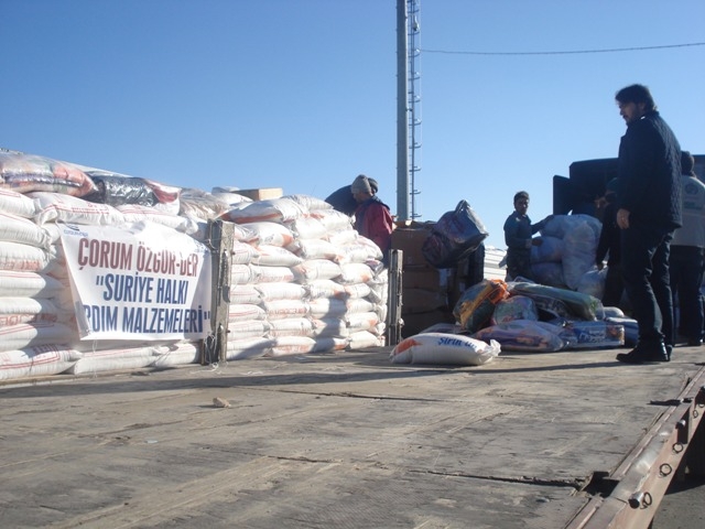 Çorum Özgür-Der Yardım Tırları Suriye’de 3