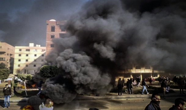 Mursi'nin Yargılanması Protesto Ediliyor 15