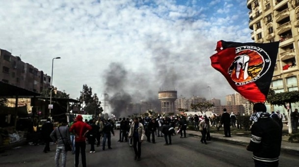 Mursi'nin Yargılanması Protesto Ediliyor 16