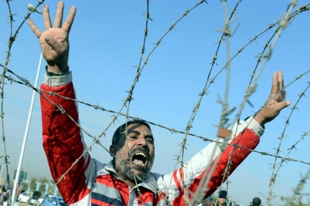 Mursi'nin Yargılanması Protesto Ediliyor 2