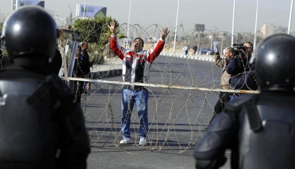 Mursi'nin Yargılanması Protesto Ediliyor 9