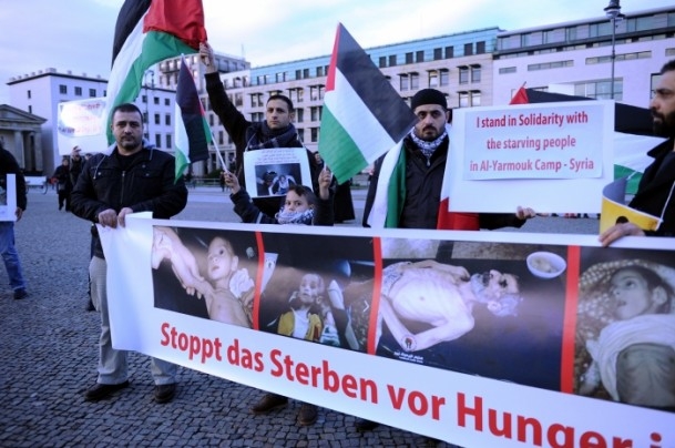 Yermuk Kampı'ndaki insani dram protesto edildi 9