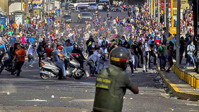 Venezuela'da Hükümet Karşıtı Gösteriler 4