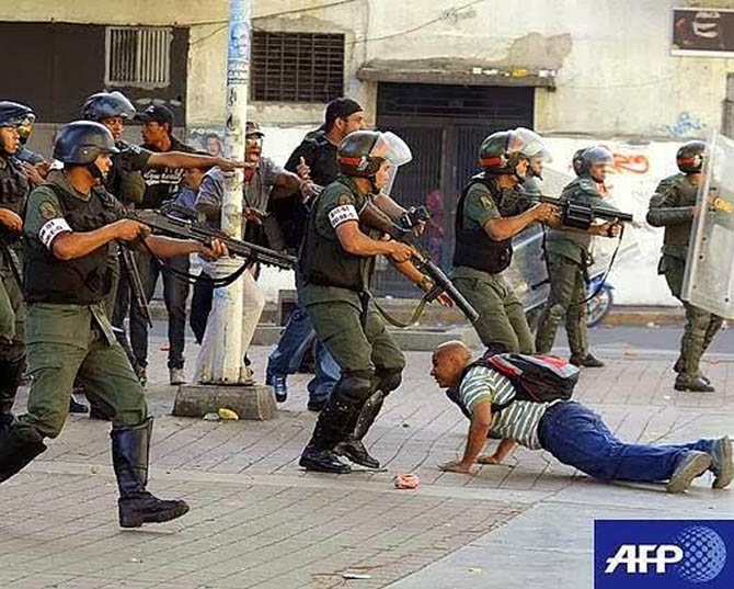 Venezuela'da Hükümet Karşıtı Gösteriler 8