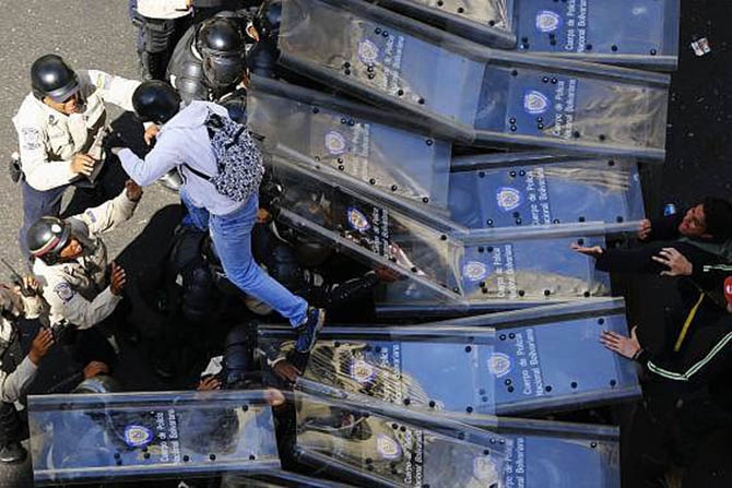 Venezuela'da Hükümet Karşıtı Gösteriler 9