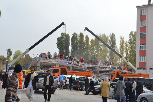 Yaşar Yüzerin Objettifinden Deprem 7