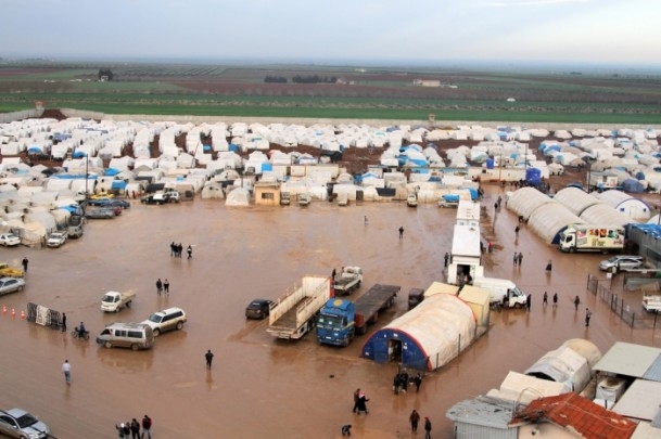 Şiddetli Yağış Kamplarda Yaşamı Zorlaştırdı 11