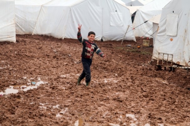 Şiddetli Yağış Kamplarda Yaşamı Zorlaştırdı 12