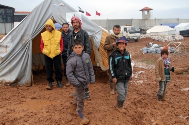 Şiddetli Yağış Kamplarda Yaşamı Zorlaştırdı 13