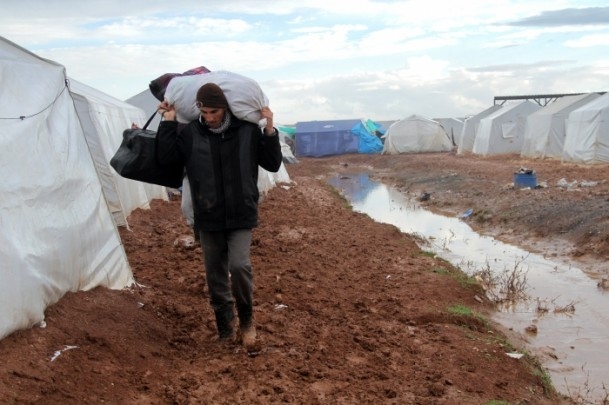 Şiddetli Yağış Kamplarda Yaşamı Zorlaştırdı 15