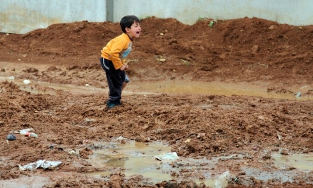 Şiddetli Yağış Kamplarda Yaşamı Zorlaştırdı 16