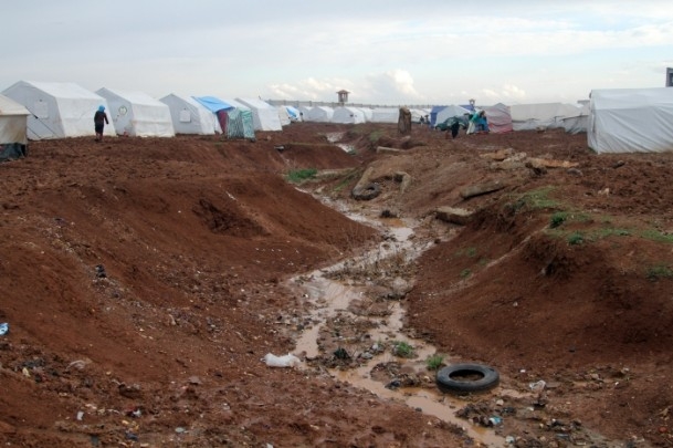 Şiddetli Yağış Kamplarda Yaşamı Zorlaştırdı 6