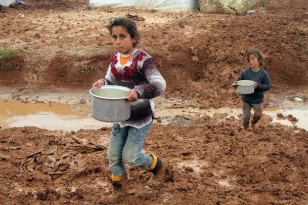 Şiddetli Yağış Kamplarda Yaşamı Zorlaştırdı 7
