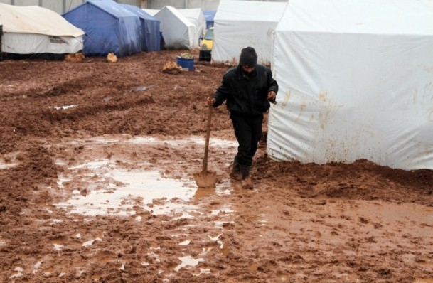 Şiddetli Yağış Kamplarda Yaşamı Zorlaştırdı 9