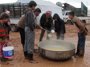 Şiddetli Yağış Kamplarda Yaşamı Zorlaştırdı