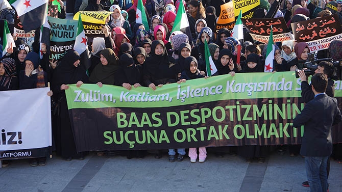 3 Yıldır Direnen Suriye İçin Fatih’te Yürüyüş 12