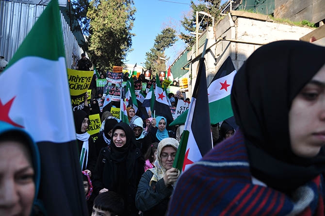 3 Yıldır Direnen Suriye İçin Fatih’te Yürüyüş 2