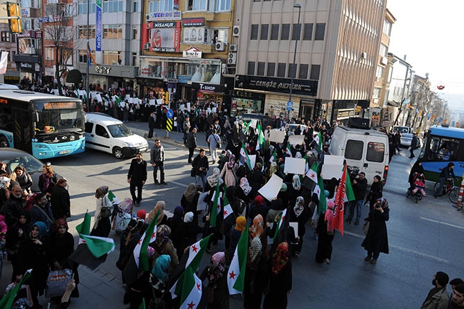 3 Yıldır Direnen Suriye İçin Fatih’te Yürüyüş 31