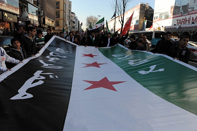 3 Yıldır Direnen Suriye İçin Fatih’te Yürüyüş 32