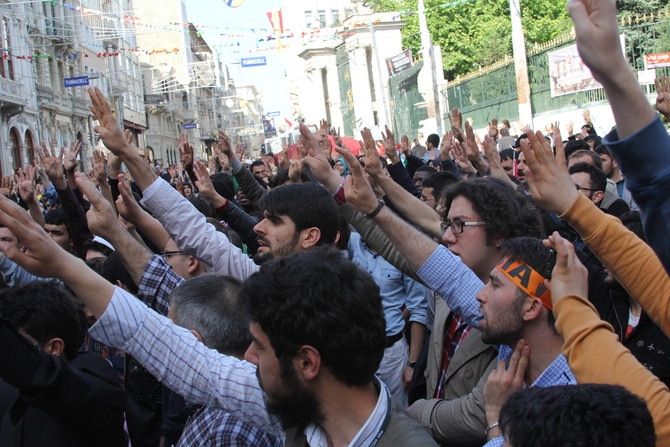İstiklal Caddesi'nde Kardeşlik Yürüyüşü 13