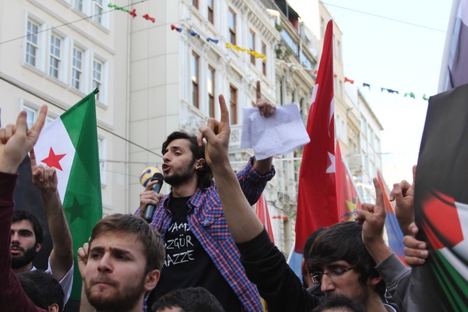 İstiklal Caddesi'nde Kardeşlik Yürüyüşü 16