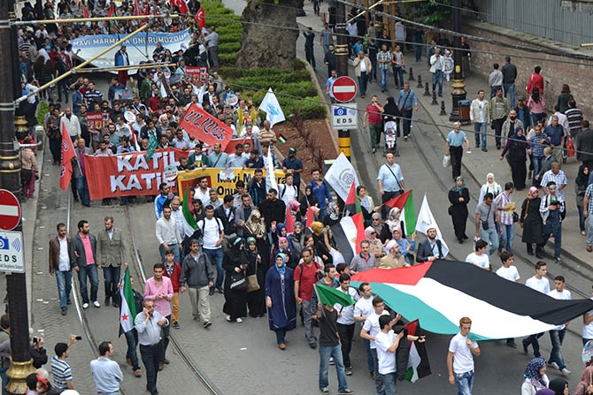 On Binlerce Kişi Mavi Marmara İçin Yürüdü 11