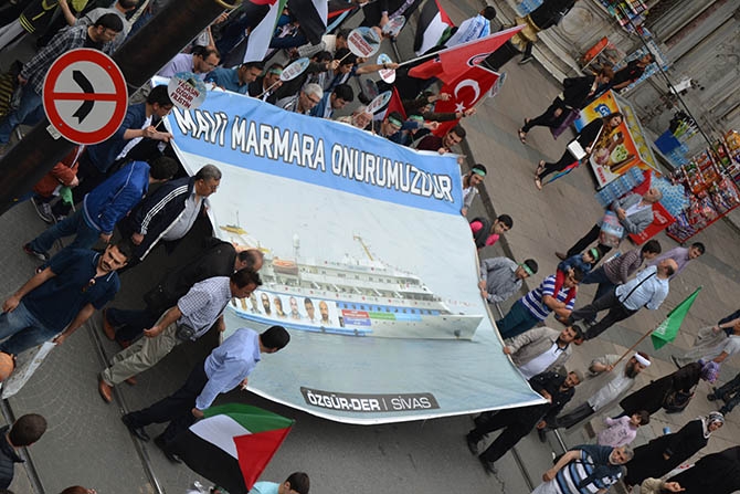 On Binlerce Kişi Mavi Marmara İçin Yürüdü 13