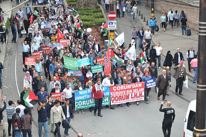 On Binlerce Kişi Mavi Marmara İçin Yürüdü 16