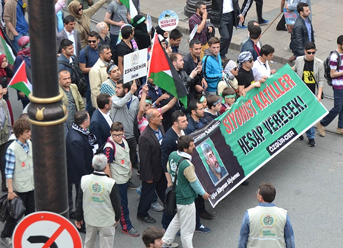 On Binlerce Kişi Mavi Marmara İçin Yürüdü 17