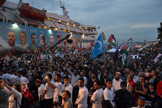 On Binlerce Kişi Mavi Marmara İçin Yürüdü 23