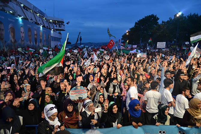 On Binlerce Kişi Mavi Marmara İçin Yürüdü 24