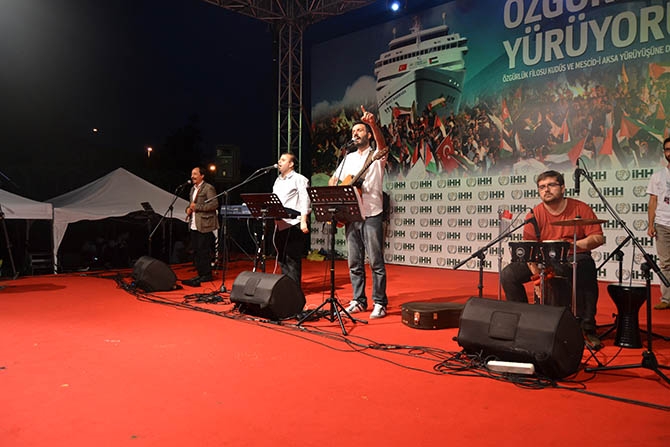 On Binlerce Kişi Mavi Marmara İçin Yürüdü 28