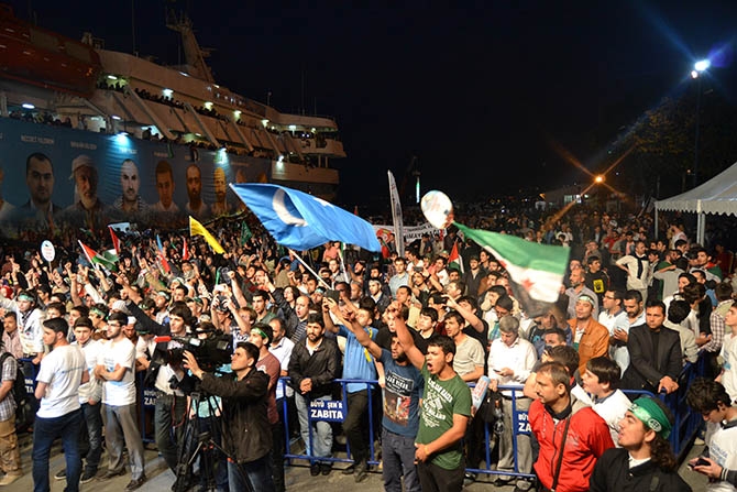 On Binlerce Kişi Mavi Marmara İçin Yürüdü 29