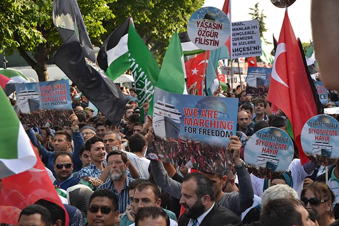 On Binlerce Kişi Mavi Marmara İçin Yürüdü 3