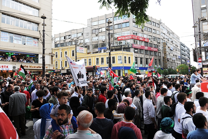 On Binlerce Kişi Mavi Marmara İçin Yürüdü 31