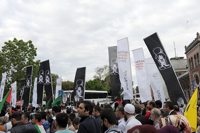 On Binlerce Kişi Mavi Marmara İçin Yürüdü 32