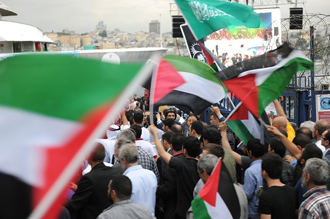 On Binlerce Kişi Mavi Marmara İçin Yürüdü 35