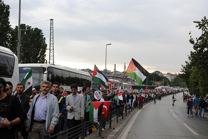 On Binlerce Kişi Mavi Marmara İçin Yürüdü 36