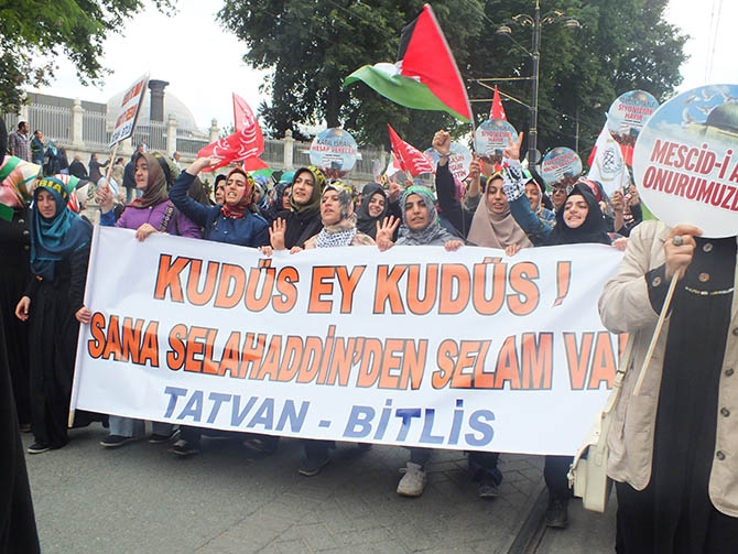 On Binlerce Kişi Mavi Marmara İçin Yürüdü 39