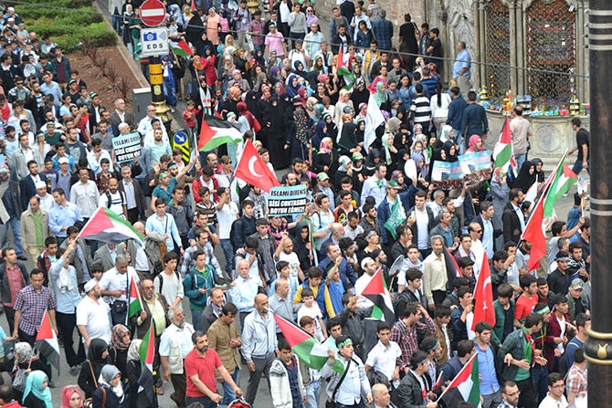 On Binlerce Kişi Mavi Marmara İçin Yürüdü 7