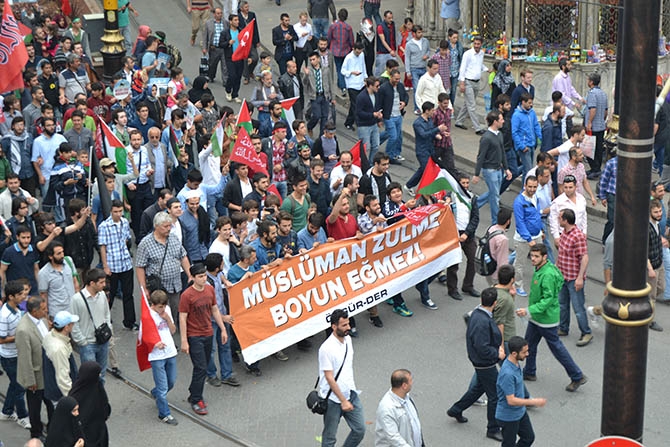 On Binlerce Kişi Mavi Marmara İçin Yürüdü 8