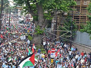 On Binlerce Kişi Mavi Marmara İçin Yürüdü